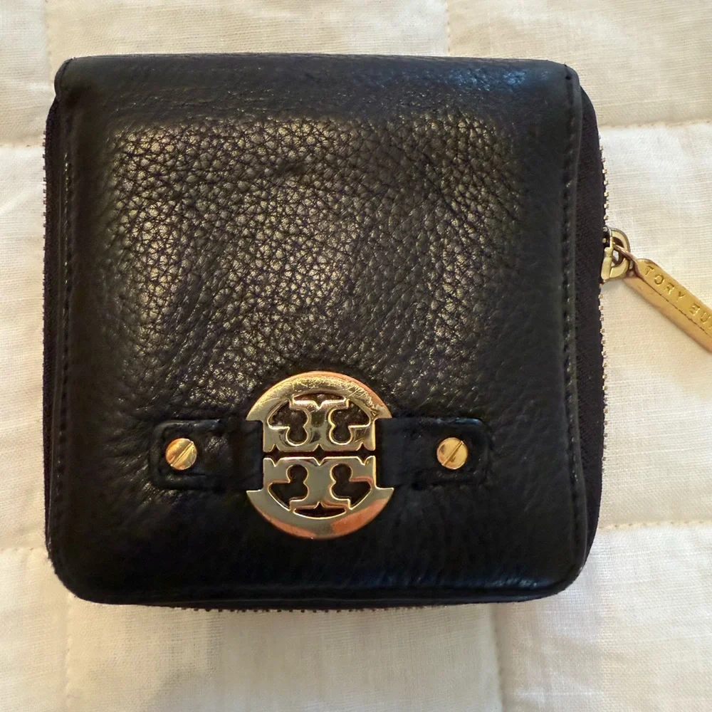 Tory Burch Black Leather Zip Wallet - Picture 1 of 8